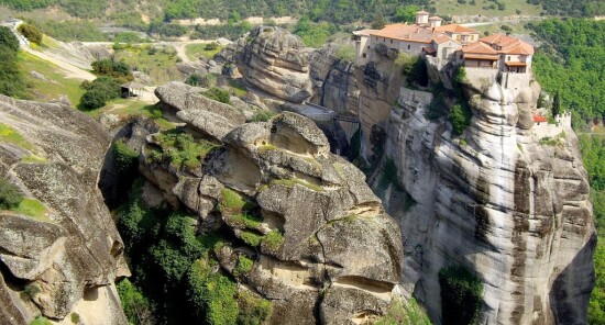 Come visitare Meteora da Atene: guida completa per organizzare la gita perfetta