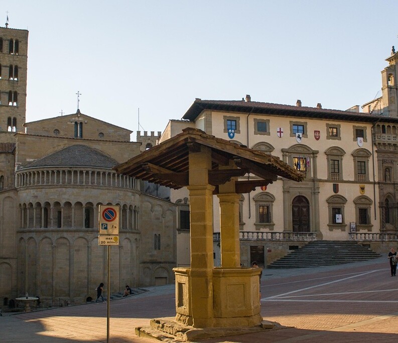 Arezzo piazza pixabay