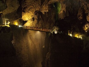 Grotte di San Canziano ponte sospeso