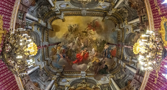 Palazzo Reale di Napoli - Un viaggio tra arte, storia e panorami mozzafiato