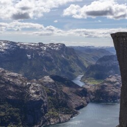 Scopri la Norvegia: Un Viaggio tra Fiordi, Montagne e Città Incantevoli