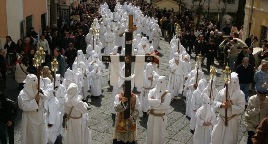 Pasqua in Costiera Amalfitana: tradizioni, emozioni e riti antichi
