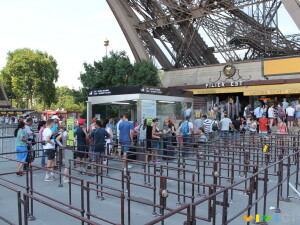 03 Coda per ingresso alla Torre Eiffel